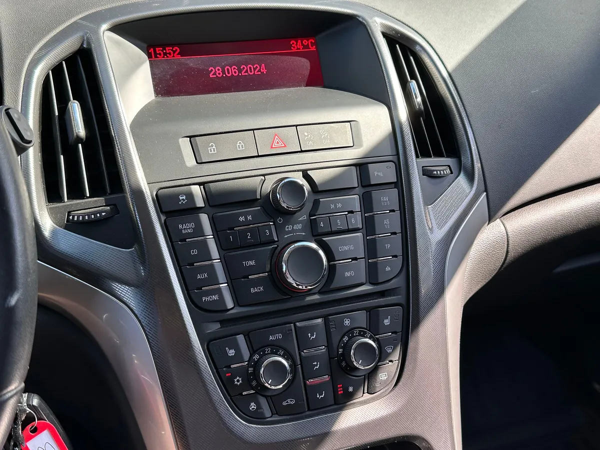 Opel Astra 1.6 AT (115 л.с.), 2012 — фото 6