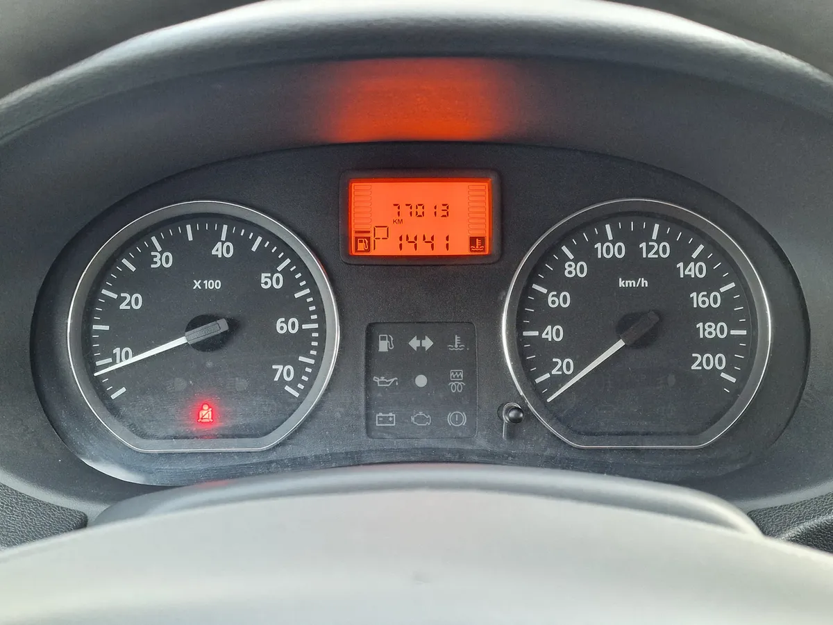 Nissan Almera 1.6 MT (102 л.с.), 2016 — фото 6