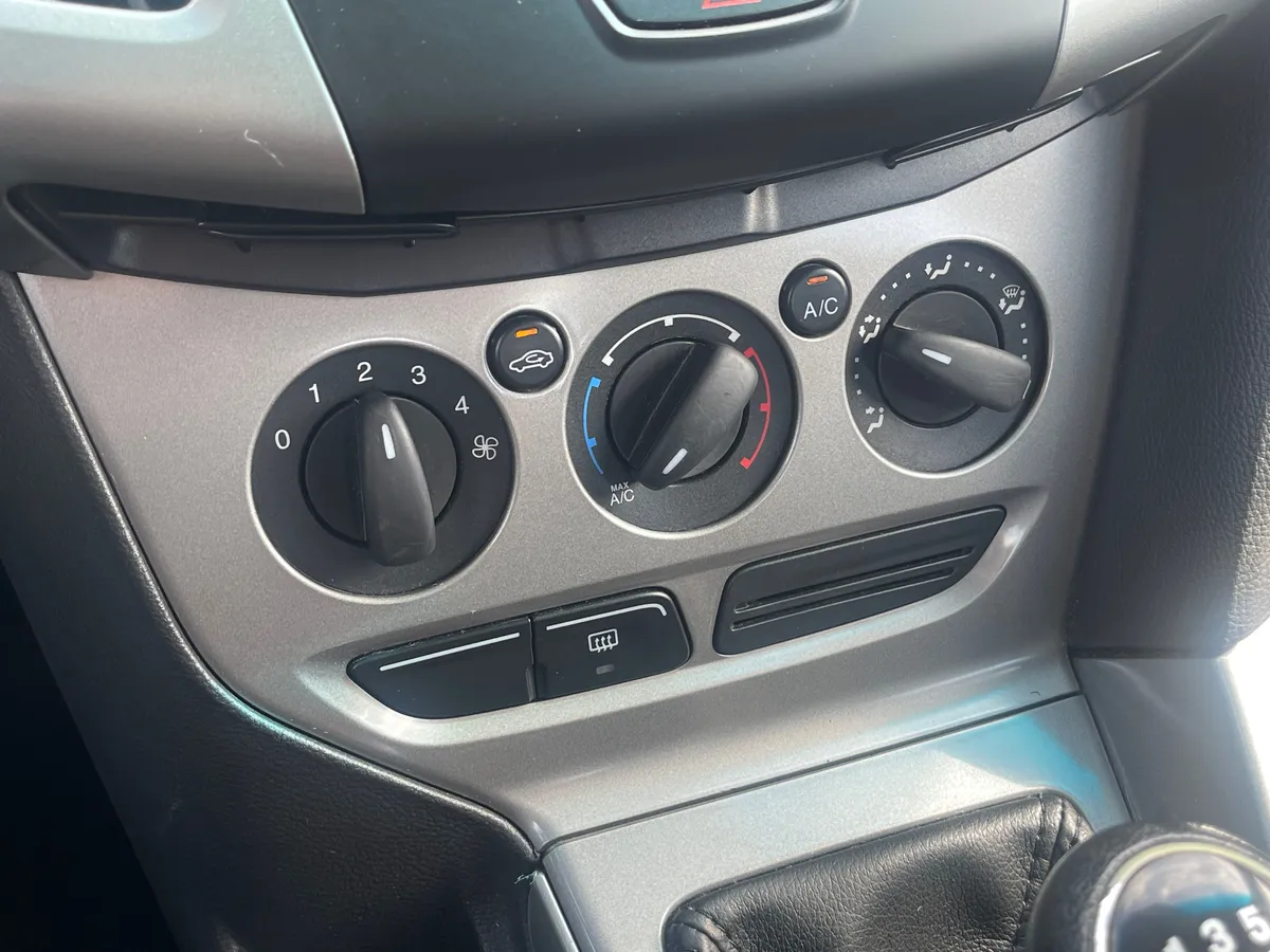 Ford Focus 1.6 MT (105 л.с.), 2011 — фото 9
