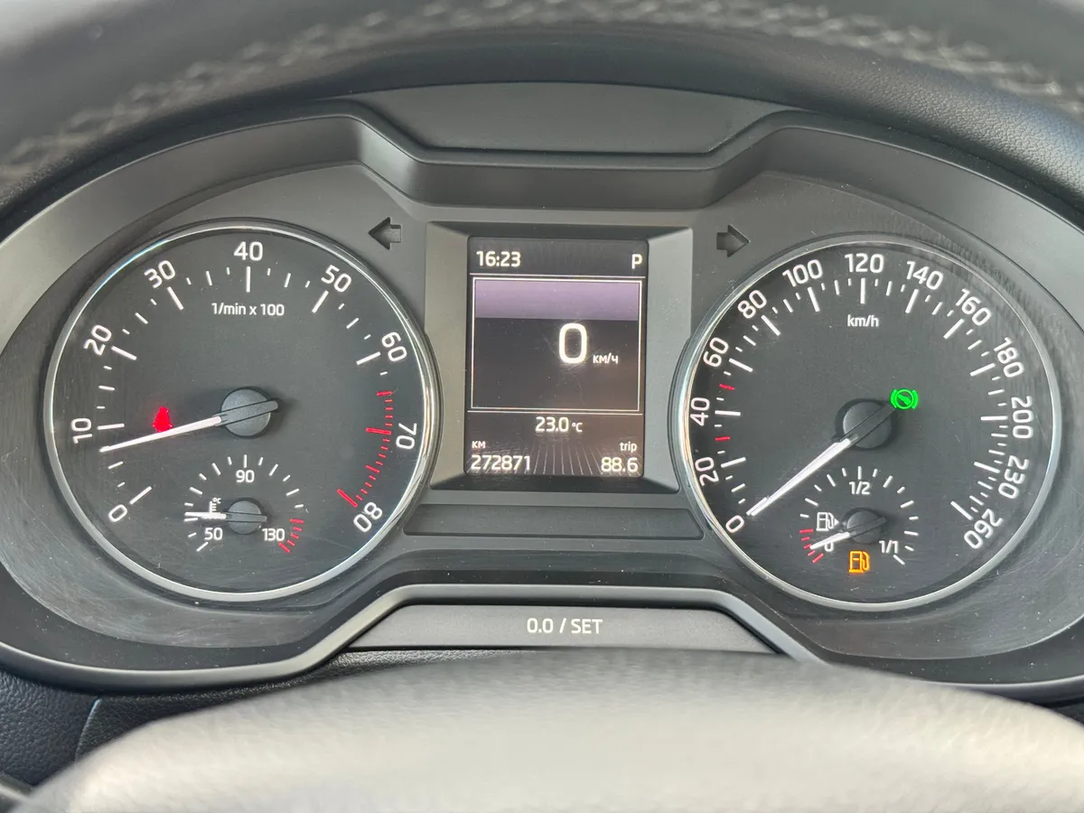 Skoda Octavia 1.6 AT (110 л.с.), 2015 — фото 7