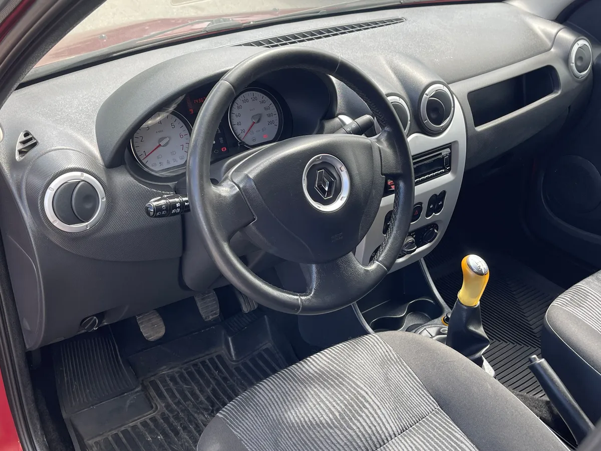 Renault Logan 1.6 MT (84 л.с.)