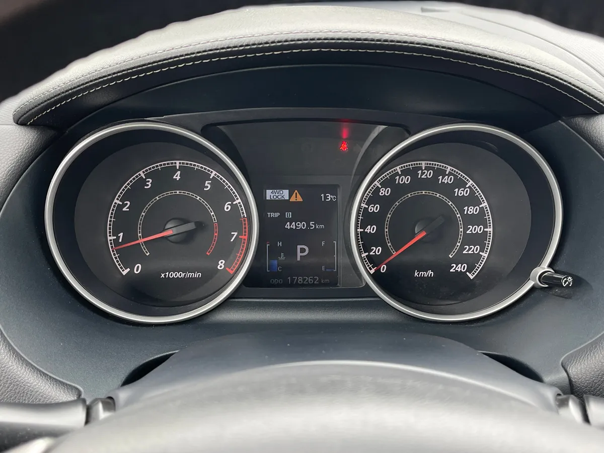 Mitsubishi Outlander 2.4 CVT (170 л.с.), 2011 — фото 6