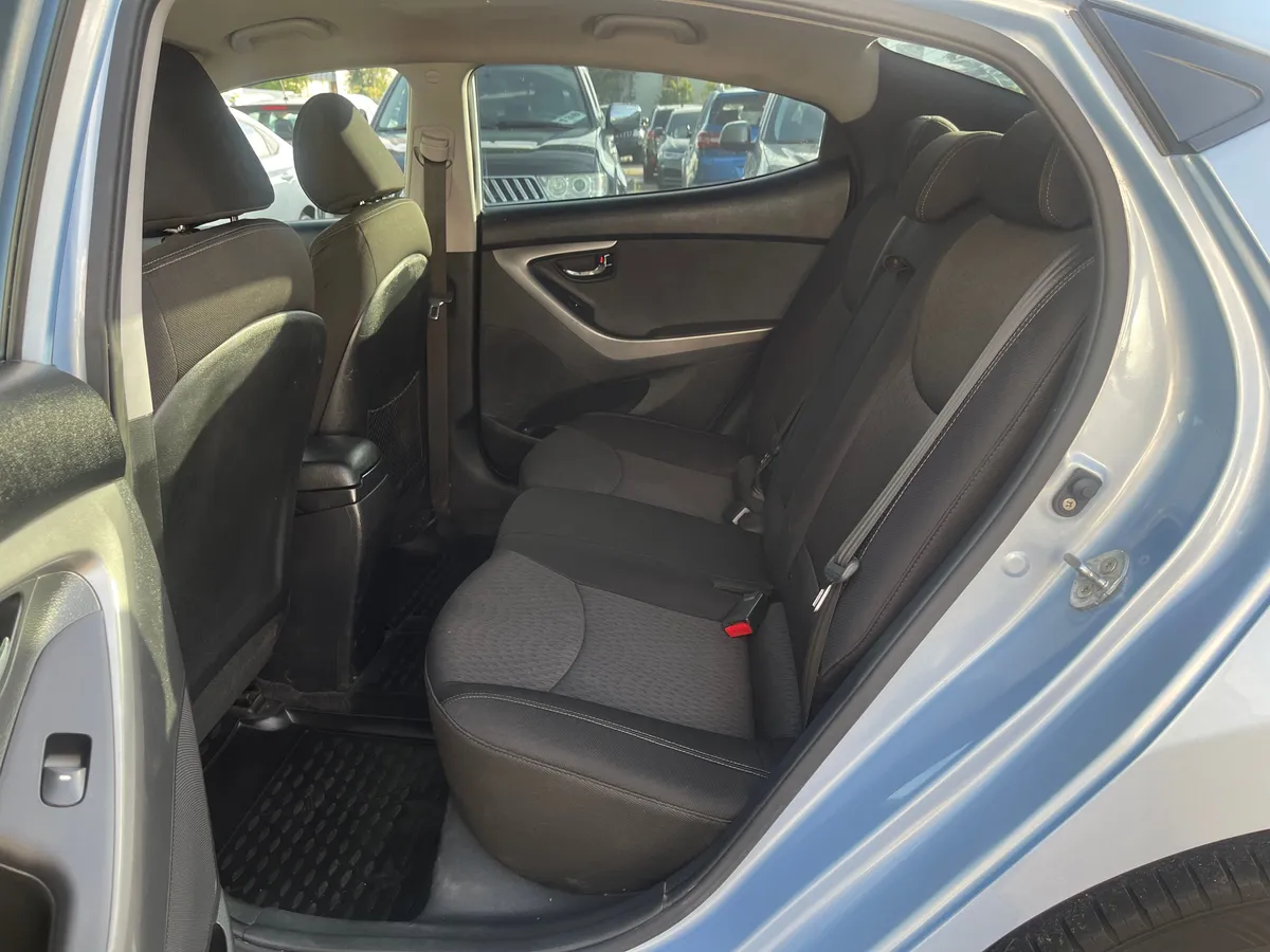 Hyundai Elantra 1.6 MT (132 л.с.), 2012 — фото 12