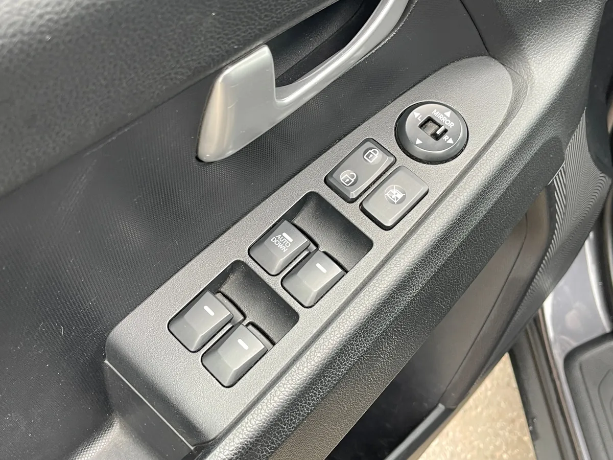 Kia Sportage 2.0 AT (150 л.с.), 2012 — фото 8