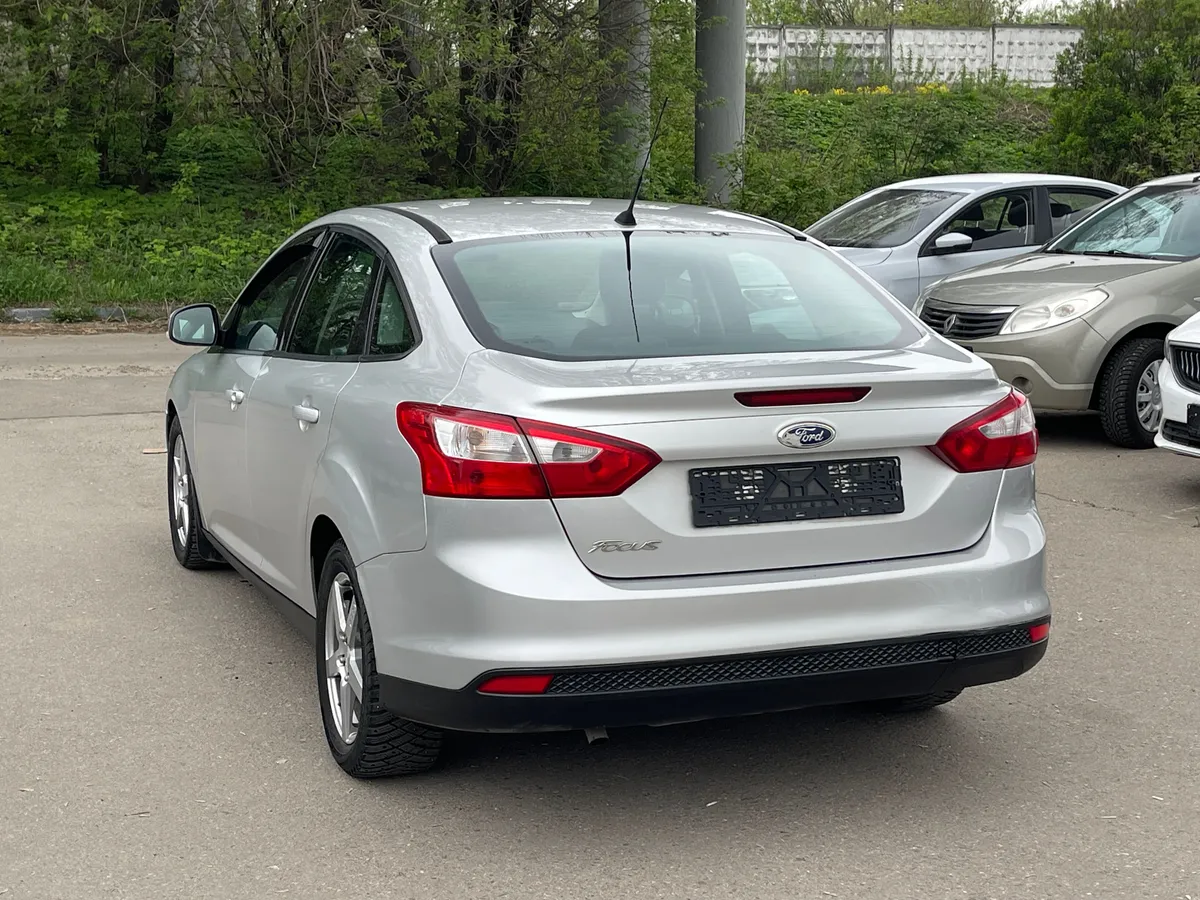 Ford Focus 1.6 MT (105 л.с.)