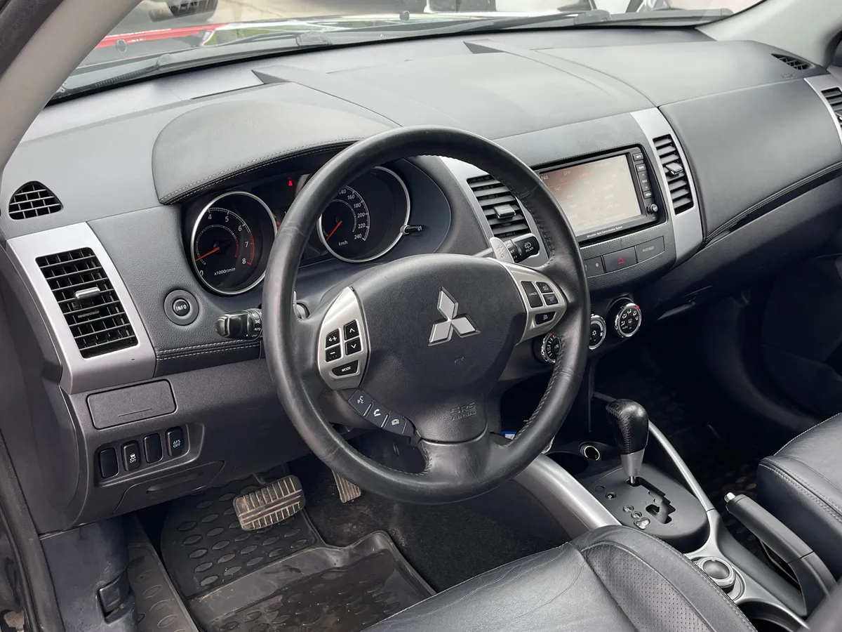 Mitsubishi Outlander 2.4 CVT (170 л.с.), 2011 — фото 5