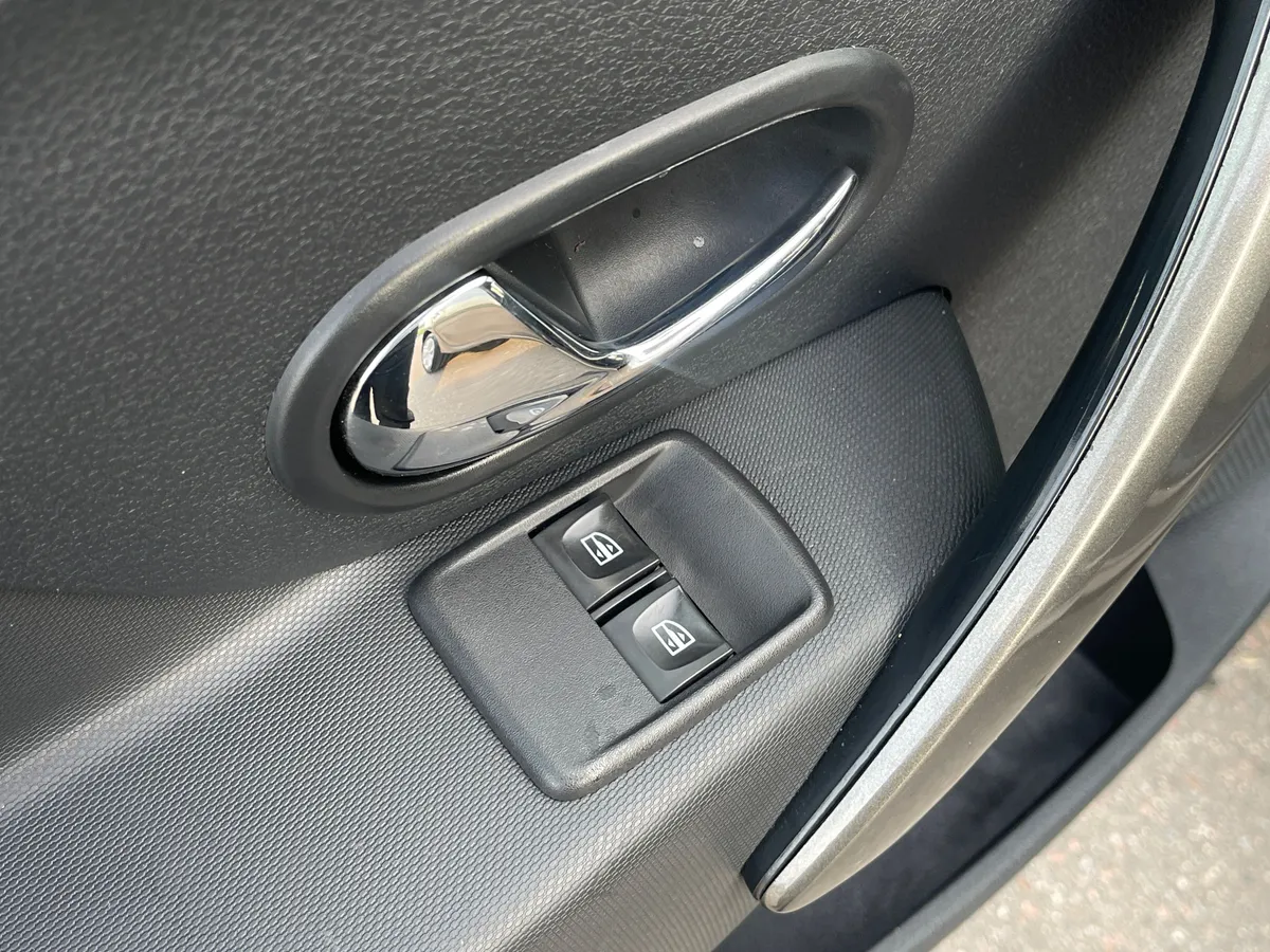 Renault Sandero 1.6 MT (82 л.с.), 2020 — фото 11