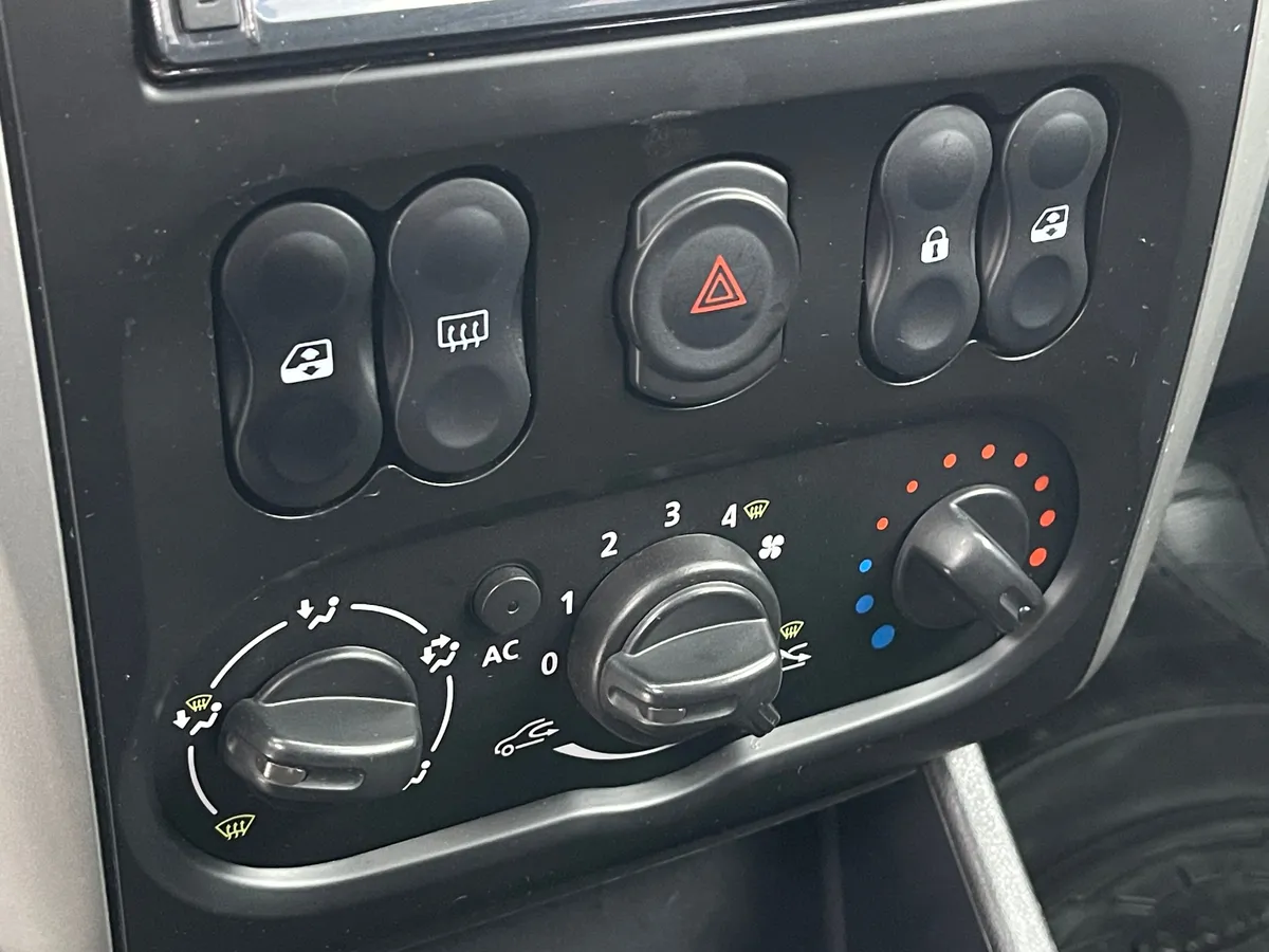 Nissan Almera 1.6 AT (102 л.с.), 2013 — фото 8