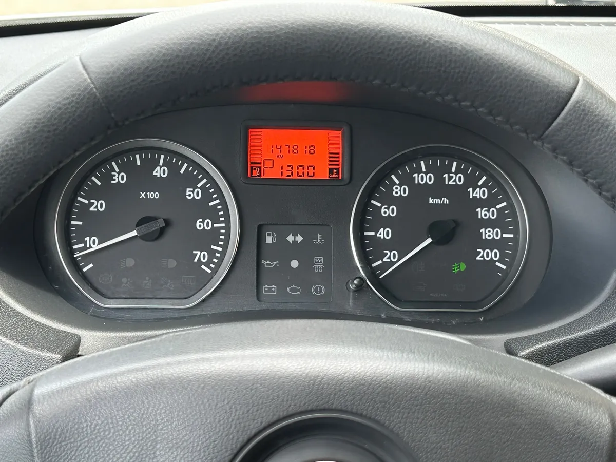 Nissan Almera 1.6 AT (102 л.с.), 2013 — фото 5
