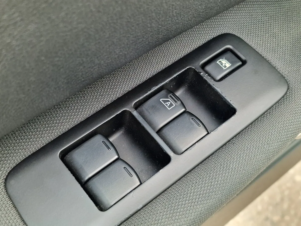 Nissan Qashqai 2.0 CVT AWD (141 л.с.), 2012 — фото 10