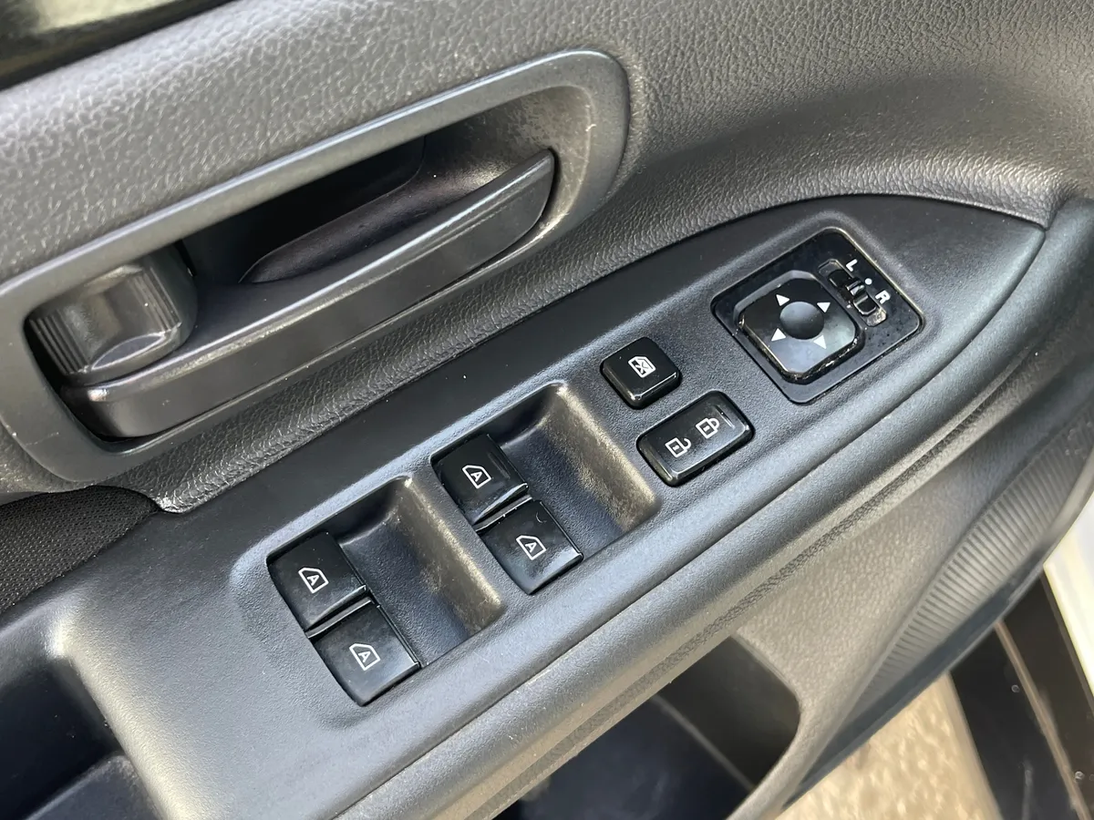 Mitsubishi Outlander 2.0 CVT AWD (146 л.с.)
