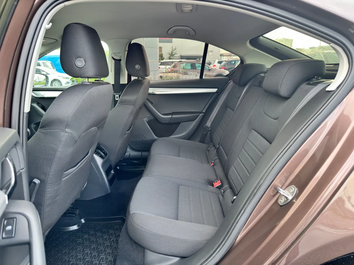 Skoda Octavia 1.6 AT (110 л.с.), 2015 — фото 11