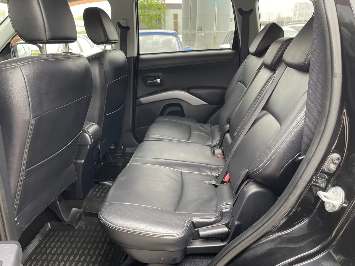 Mitsubishi Outlander 2.4 CVT (170 л.с.), 2011 — фото 10