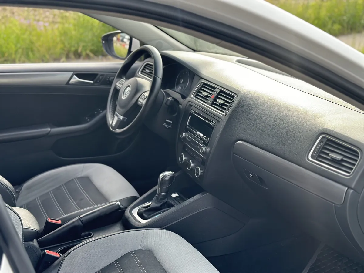 Volkswagen Jetta 2.0 TSI DSG (200 л.с.)