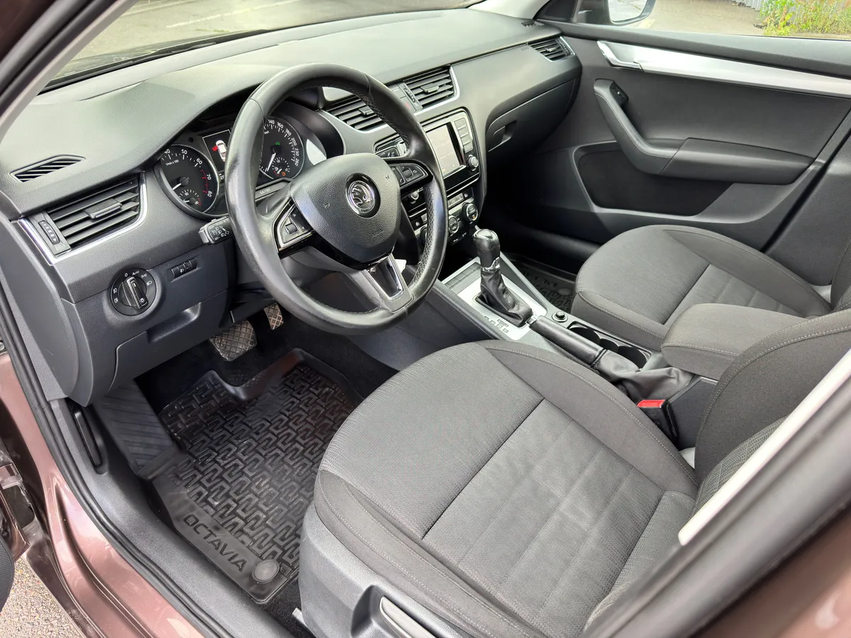 Skoda Octavia 1.6 AT (110 л.с.), 2015 — фото 5