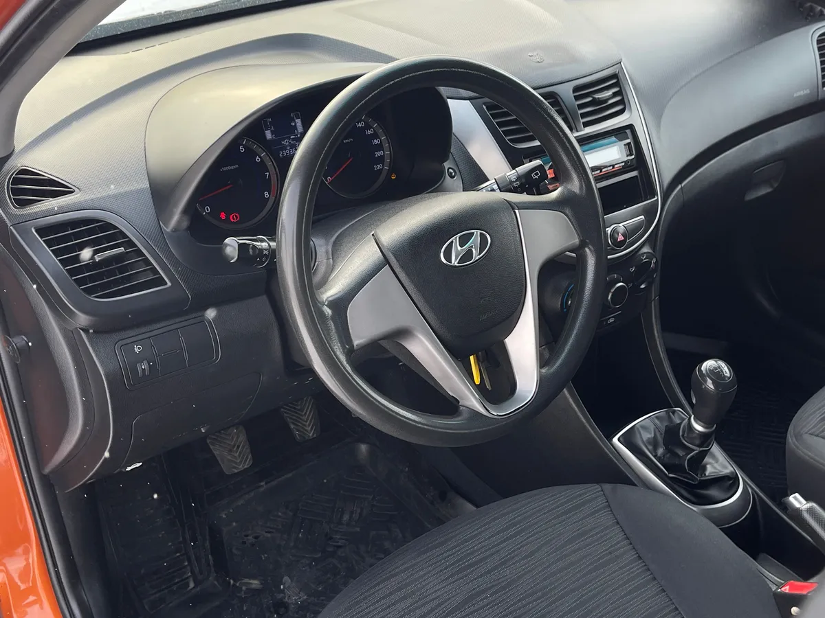 Hyundai Solaris 1.4 MT (107 л.с.), 2014 — фото 5
