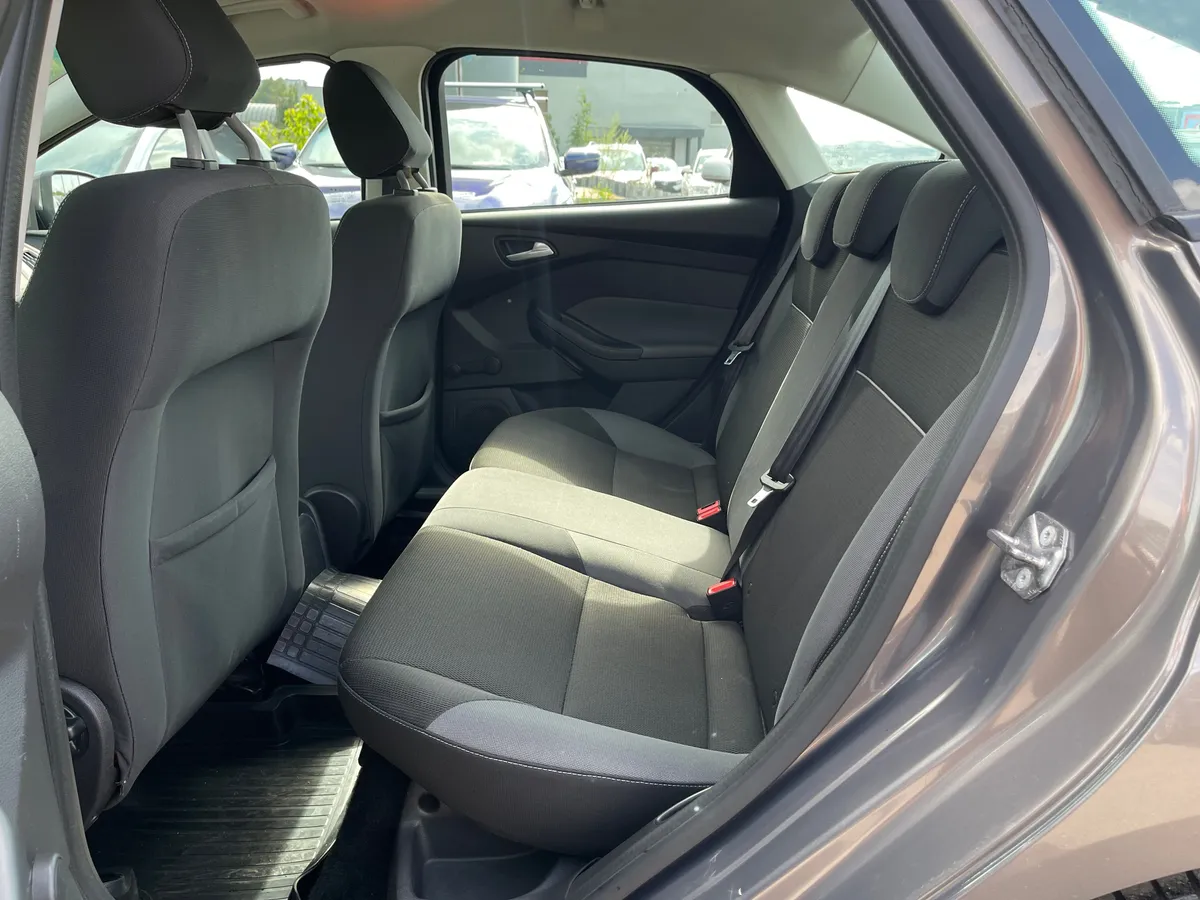 Ford Focus 1.6 MT (105 л.с.), 2011 — фото 14