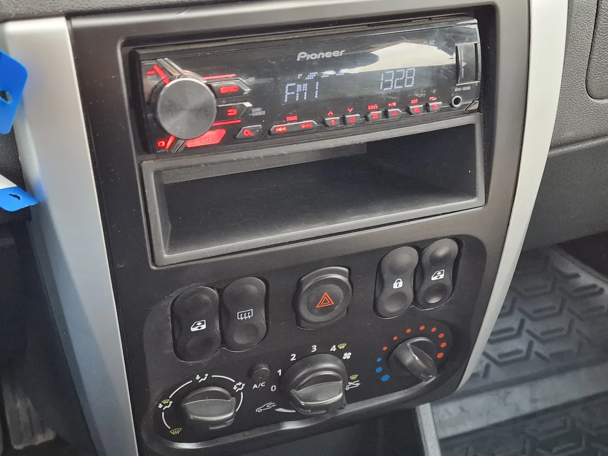 Nissan Almera 1.6 MT (102 л.с.), 2016 — фото 7