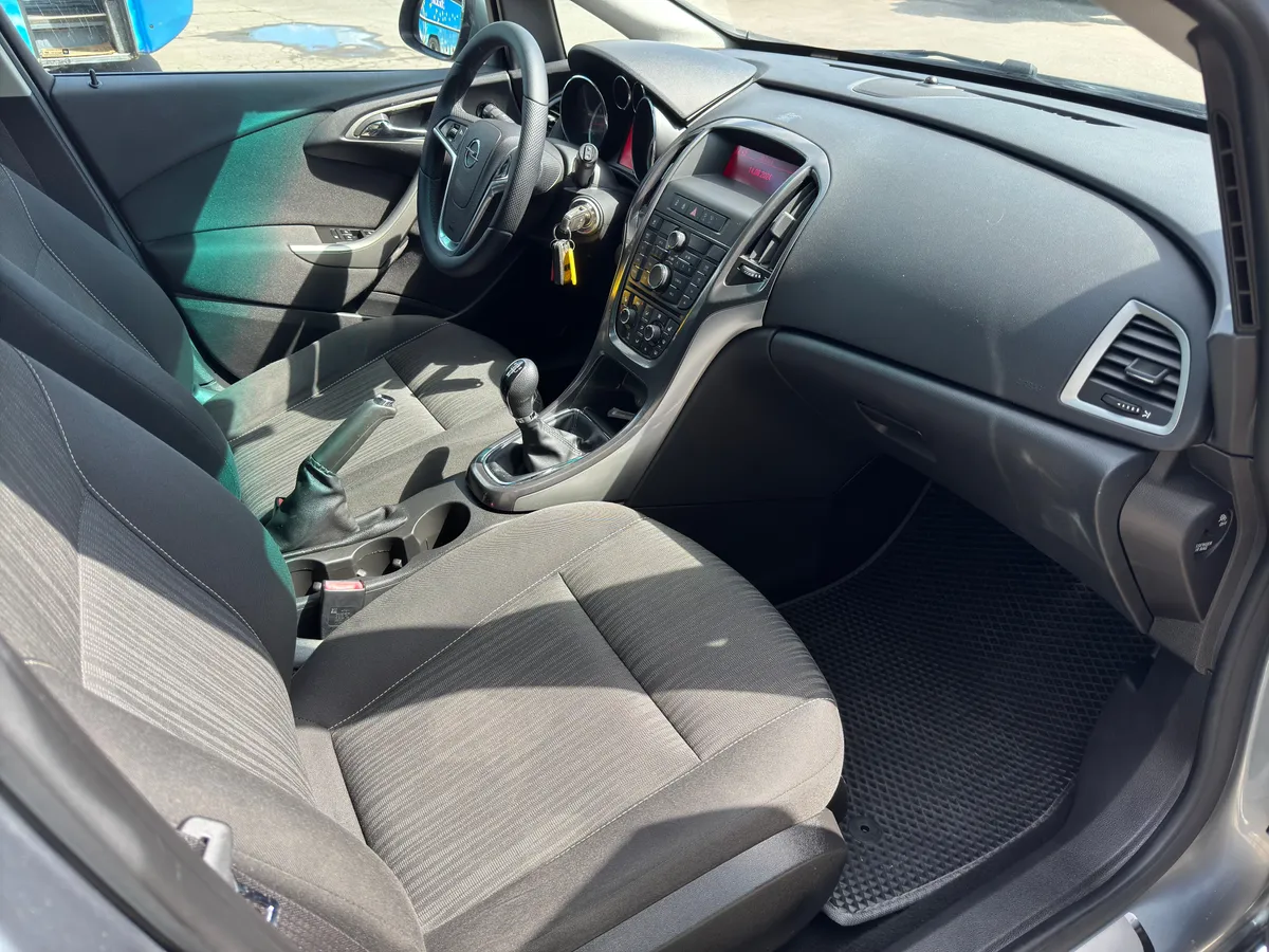 Opel Astra 1.6 MT (115 л.с.), 2010 — фото 6