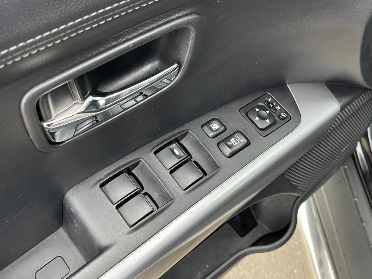 Mitsubishi Outlander 2.4 CVT (170 л.с.), 2011 — фото 8