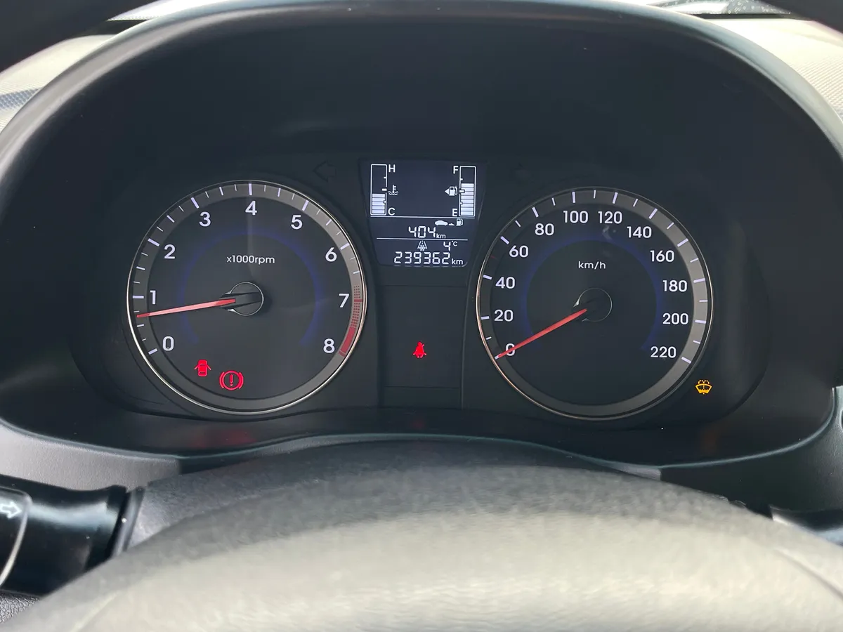 Hyundai Solaris 1.4 MT (107 л.с.), 2014 — фото 6