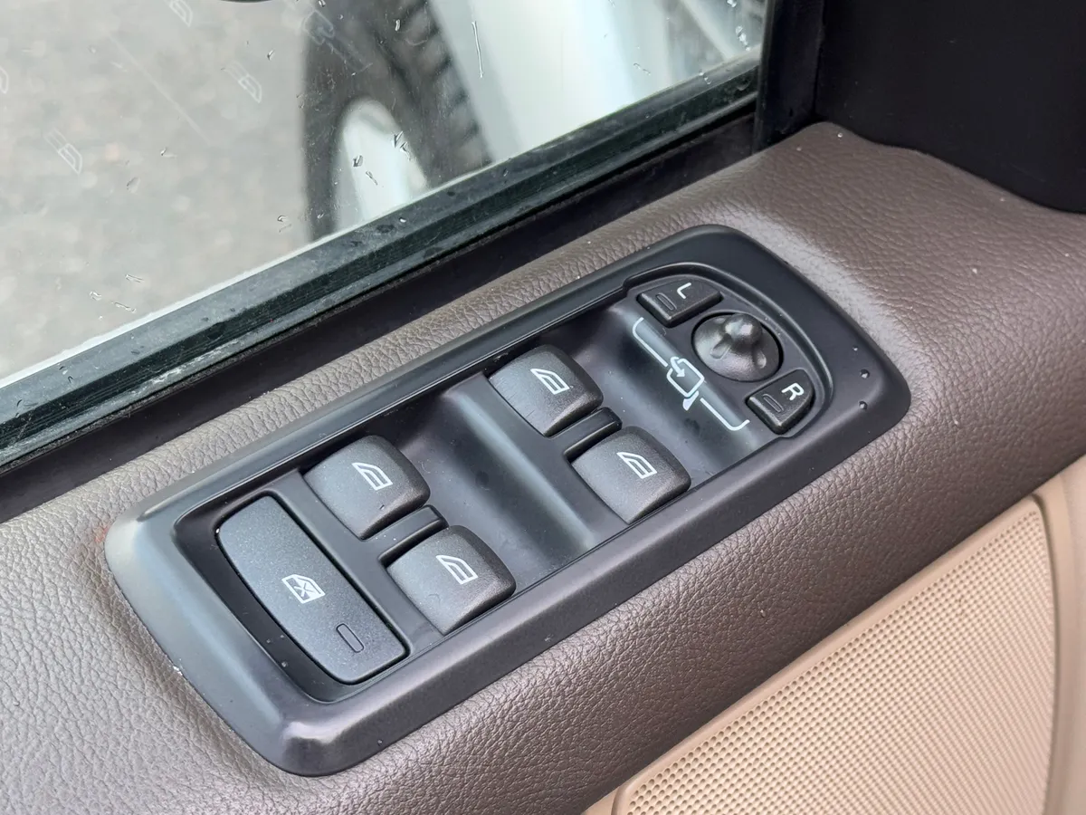 Land Rover Discovery 3.0 TDV6 AT 4WD (211 л.с.), 2015 — фото 17