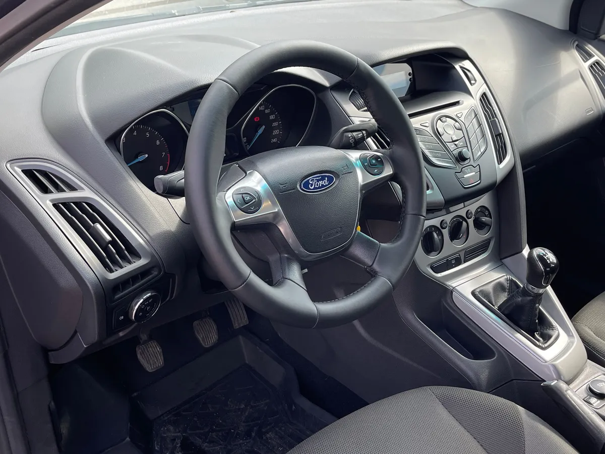 Ford Focus 1.6 MT (105 л.с.), 2011 — фото 5