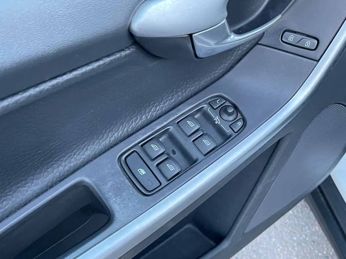 Volvo XC60 2.4 D AT (175 л.с.)