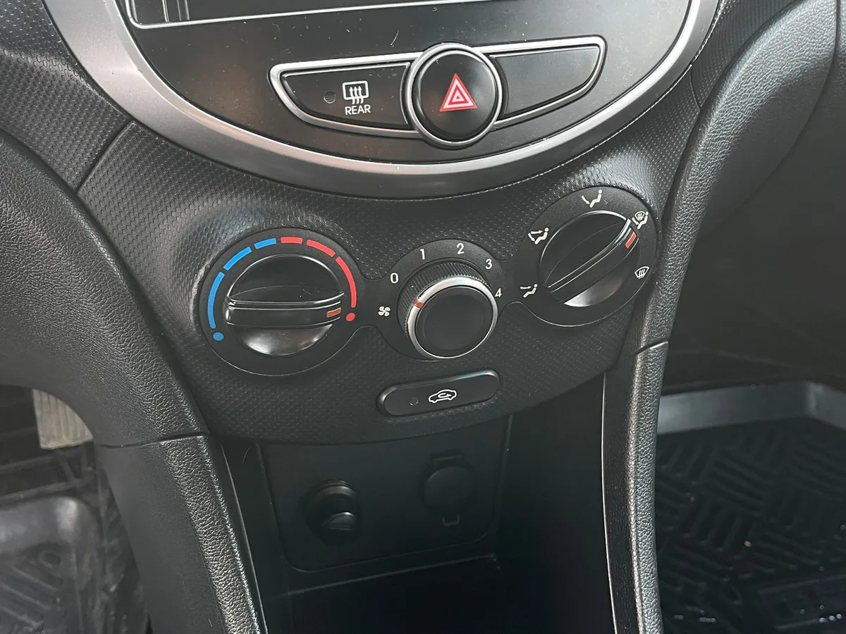 Hyundai Solaris 1.4 MT (107 л.с.), 2014 — фото 8