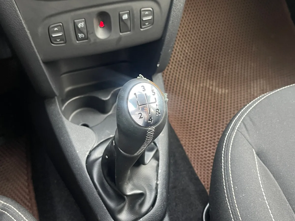 Renault Sandero 1.6 MT (82 л.с.), 2020 — фото 10