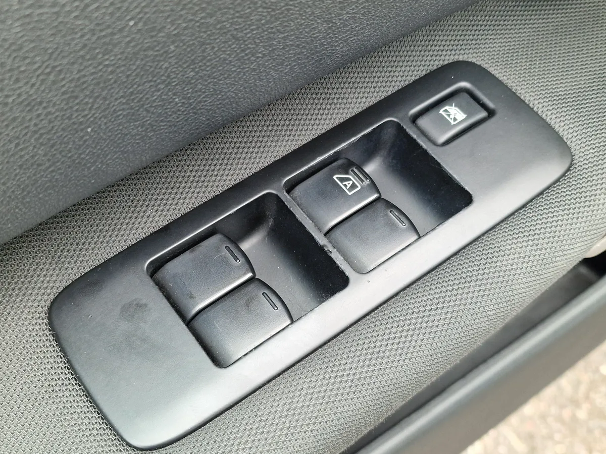 Nissan Qashqai 1.6 CVT FWD (117 л.с.), 2013 — фото 10
