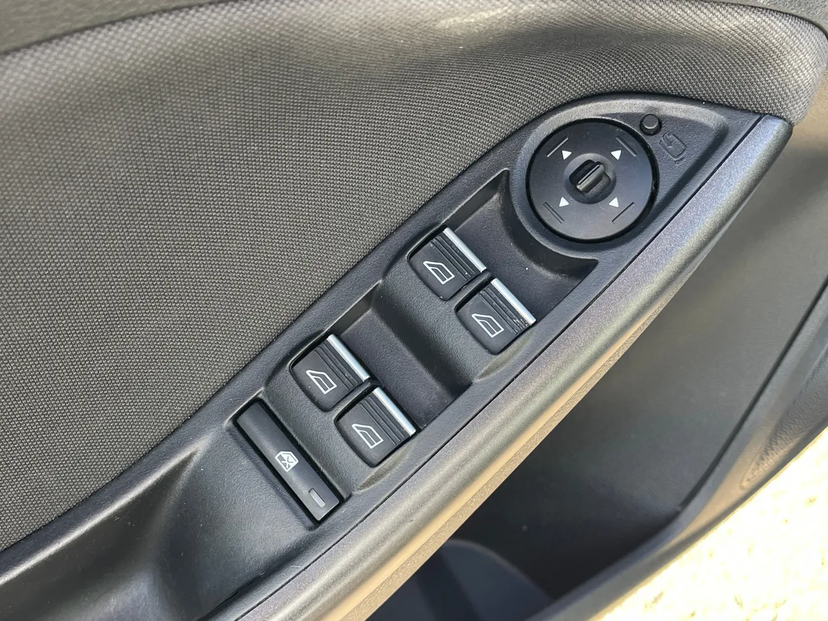 Ford Focus 1.6 Ti-VCT PowerShift (105 л.с.)