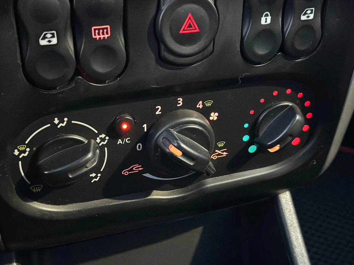 Nissan Almera 1.6 MT (102 л.с.), 2015 — фото 13