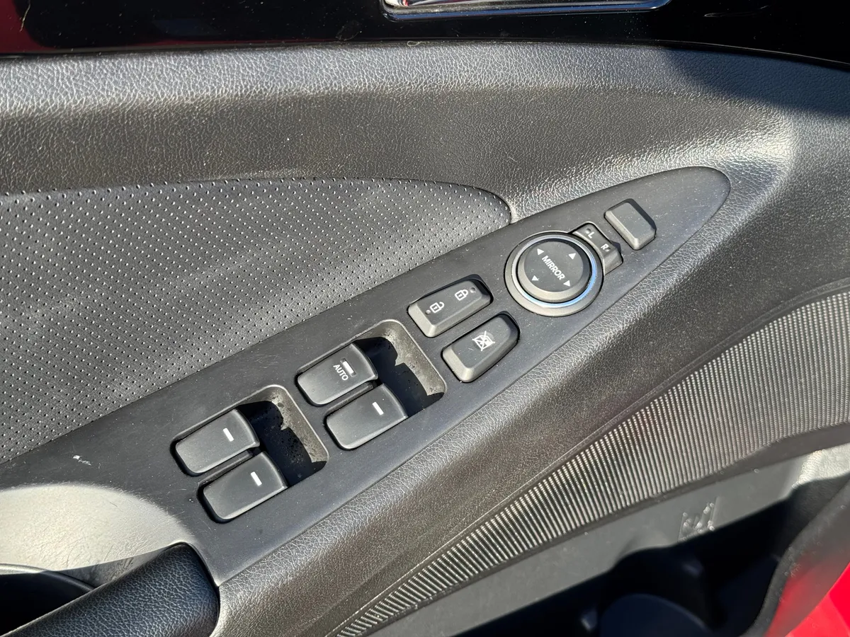 Hyundai Sonata 2.4 MPi AT (178 л.с.), 2012 — фото 13