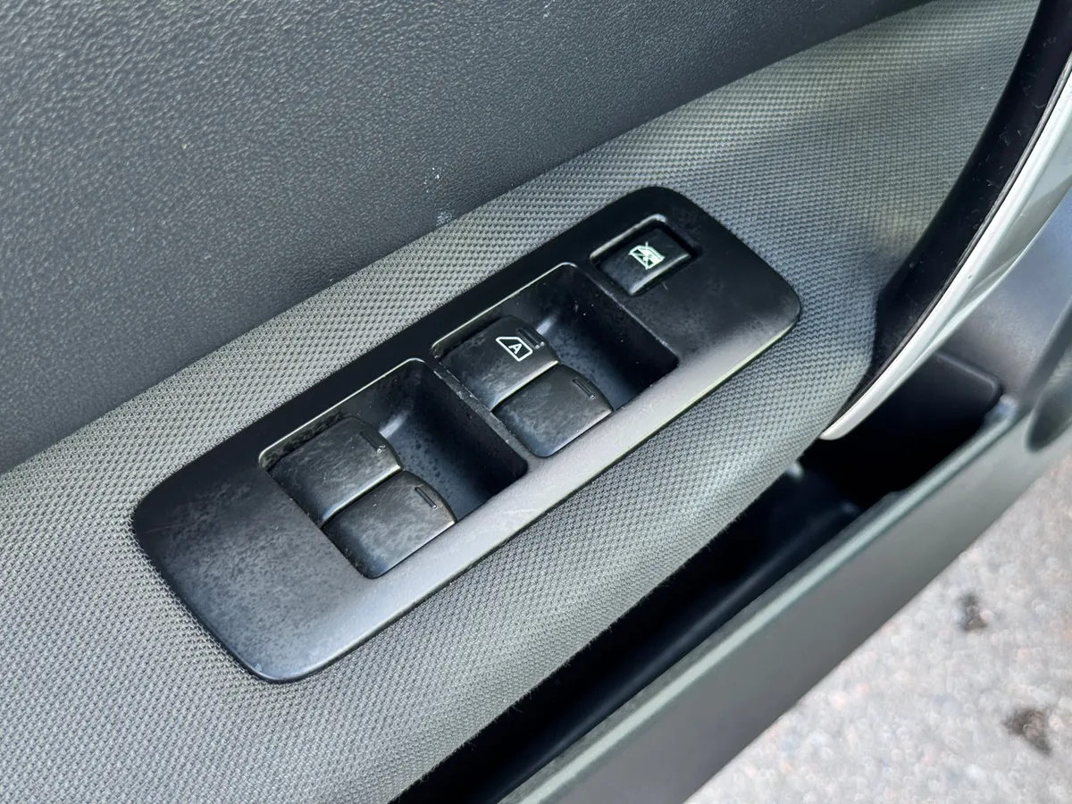 Nissan Qashqai 2.0 CVT AWD (141 л.с.), 2011 — фото 11