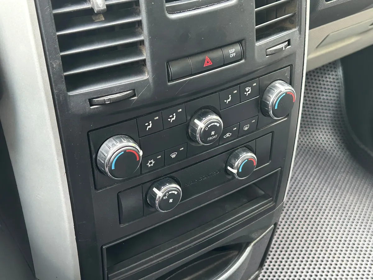 Dodge Caravan 3.3 AT (173 л.с.)
