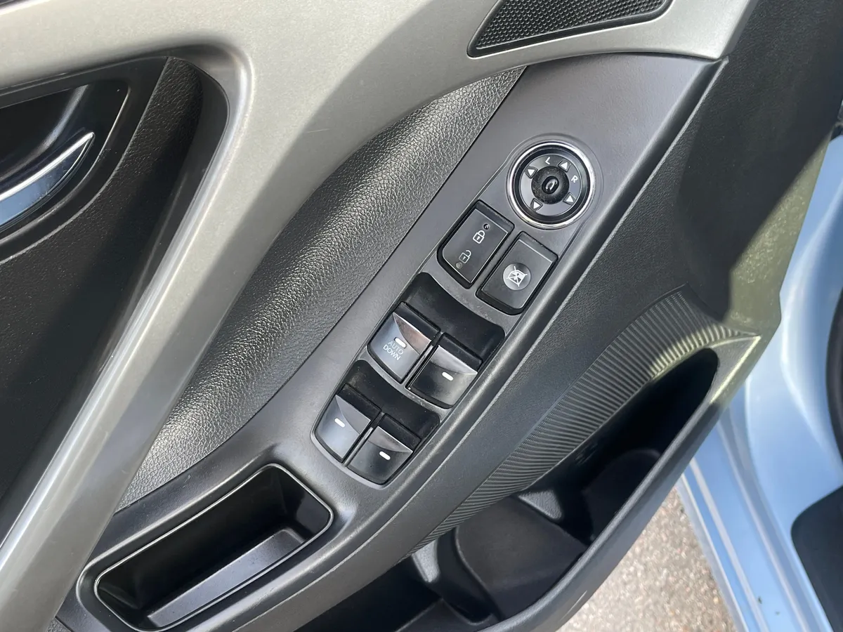 Hyundai Elantra 1.6 MT (132 л.с.), 2012 — фото 11