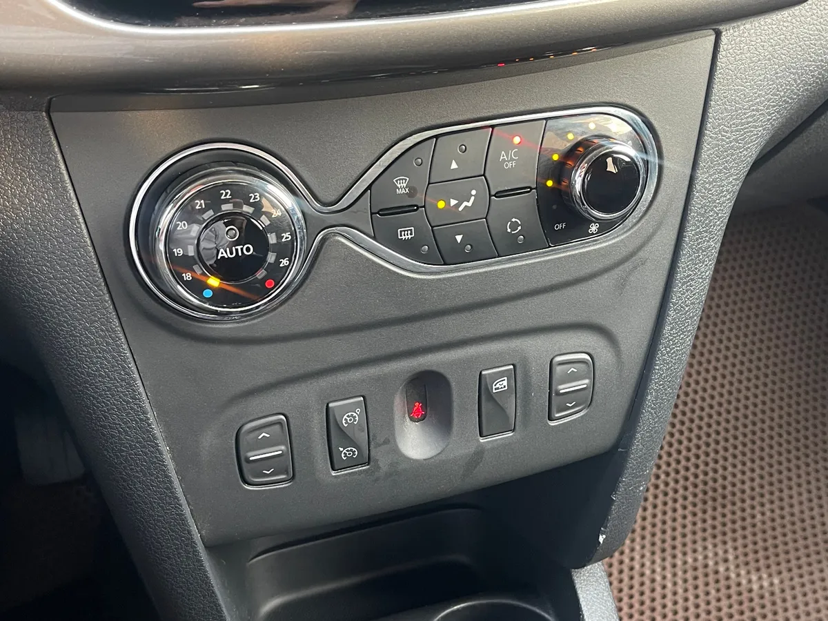 Renault Sandero 1.6 MT (82 л.с.), 2020 — фото 9