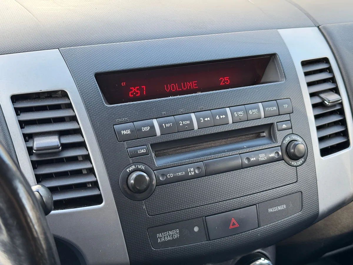 Mitsubishi Outlander 2.0 CVT 4WD (147 л.с.), 2011 — фото 8