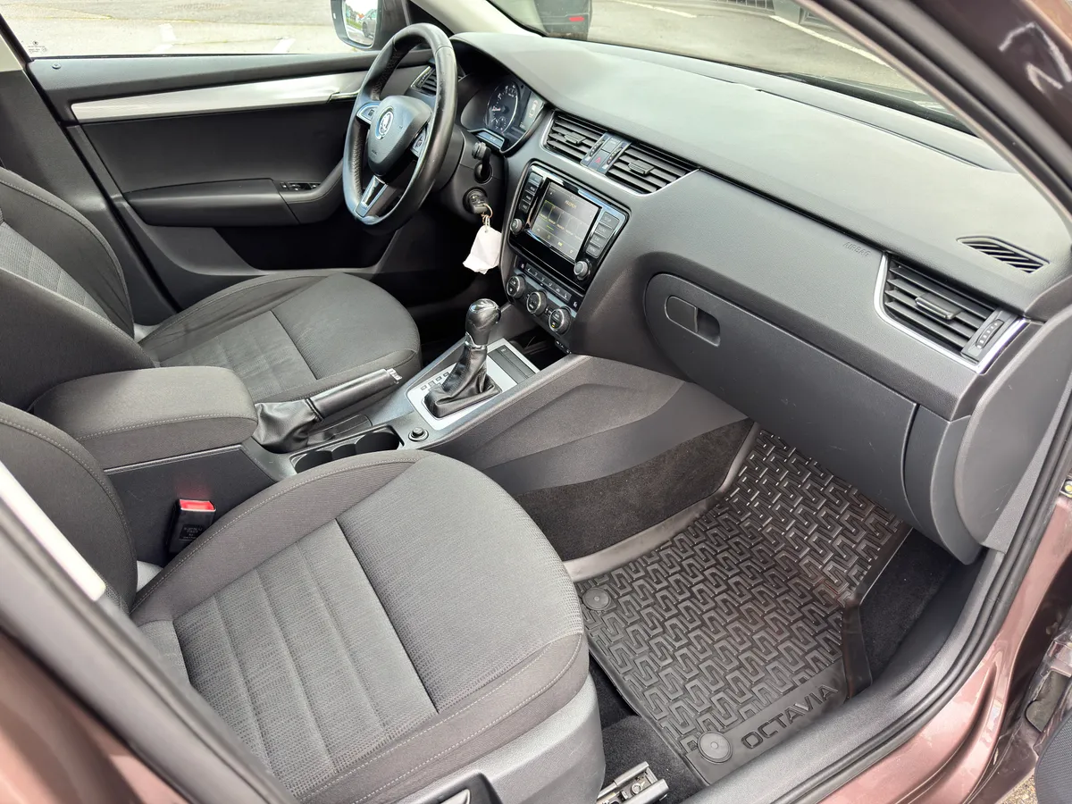 Skoda Octavia 1.6 AT (110 л.с.), 2015 — фото 6