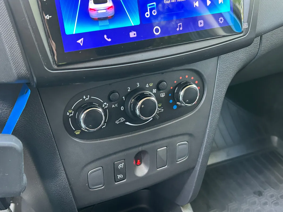 Renault Sandero 1.6 MT (82 л.с.), 2018 — фото 8