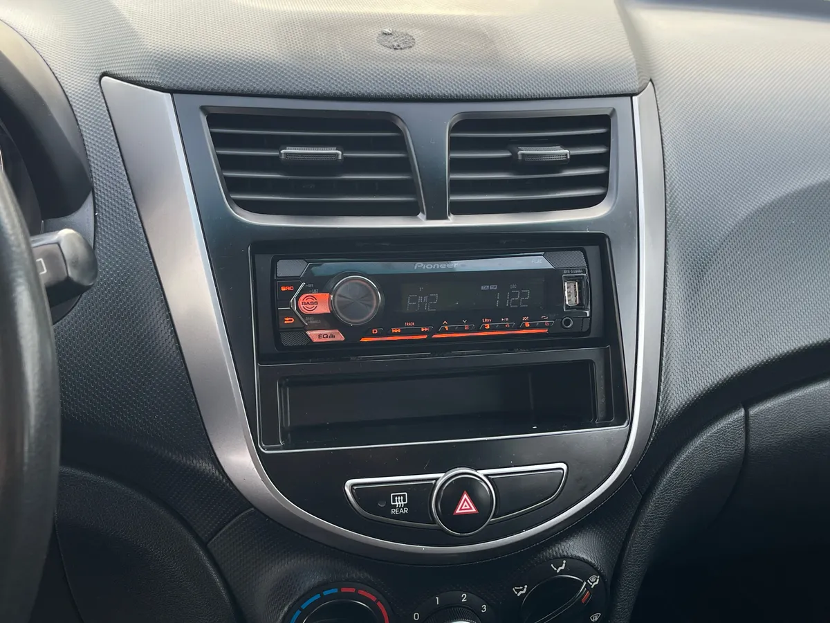 Hyundai Solaris 1.4 MT (107 л.с.), 2014 — фото 7