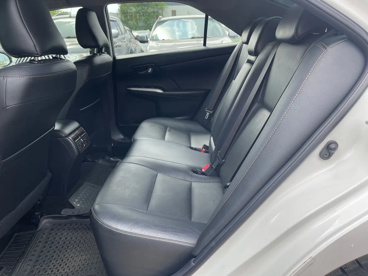 Toyota Camry 2.5 AT (181 л.с.)