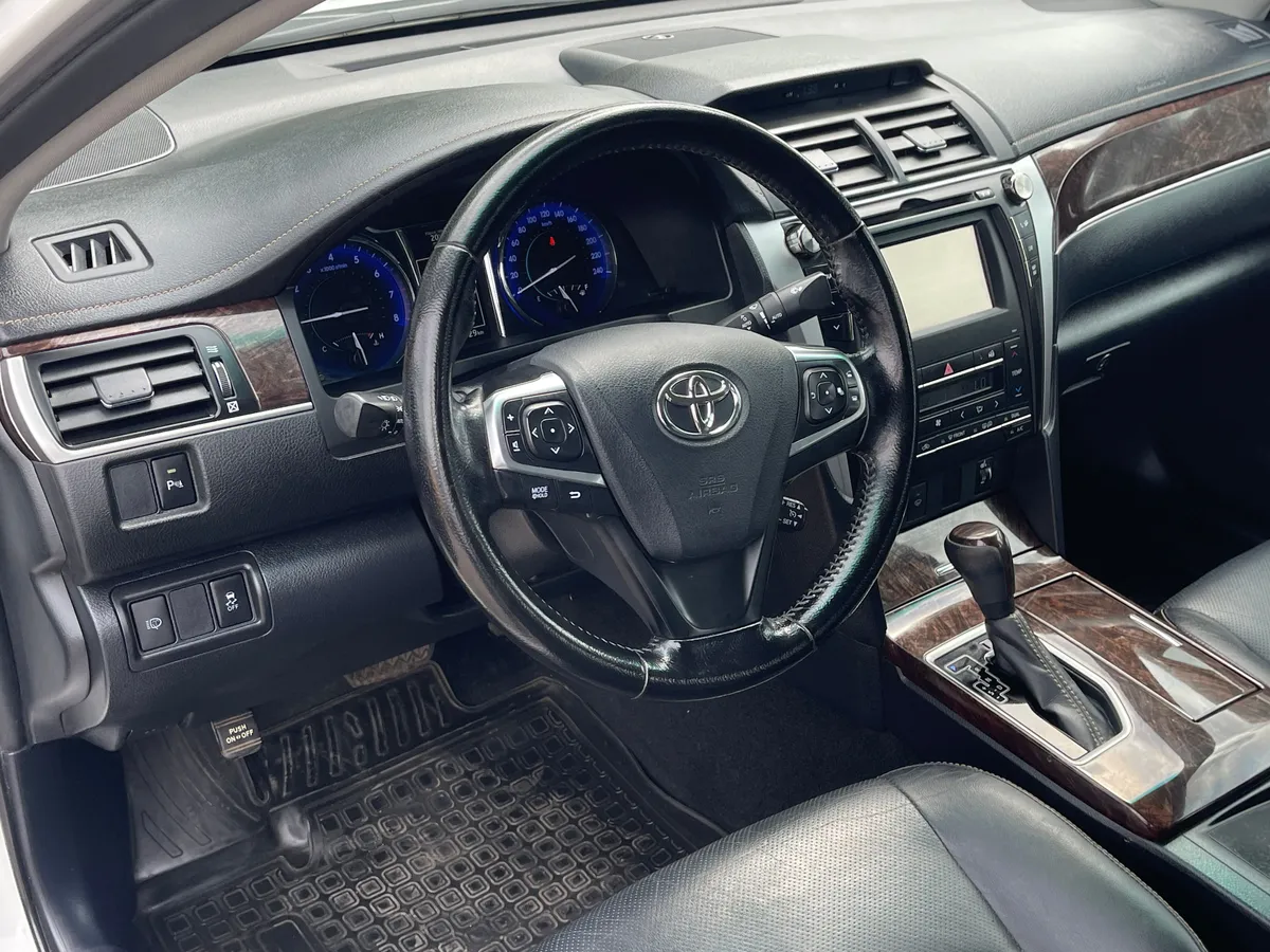 Toyota Camry 2.5 AT (181 л.с.)