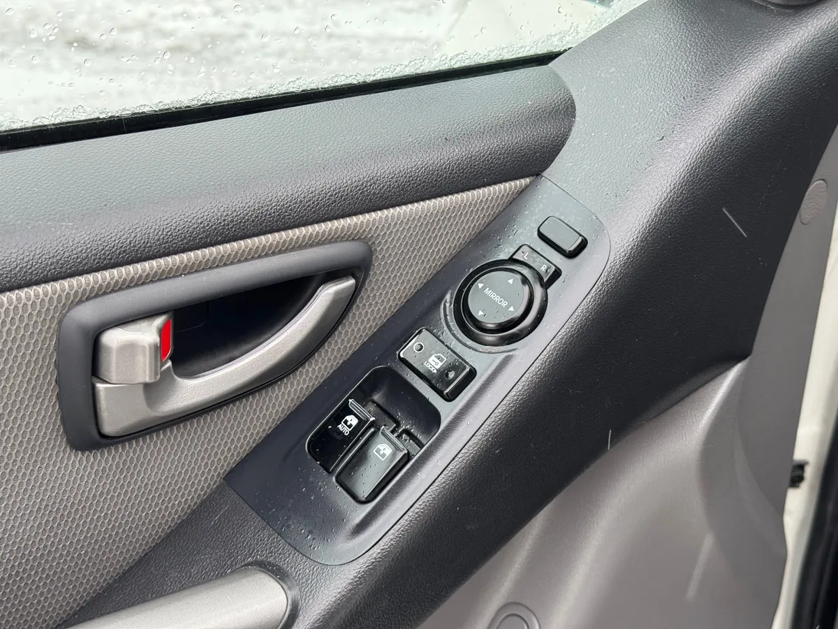 Hyundai Grand Starex 2.5 AT 4WD (145 л.с.), 2012 — фото 17